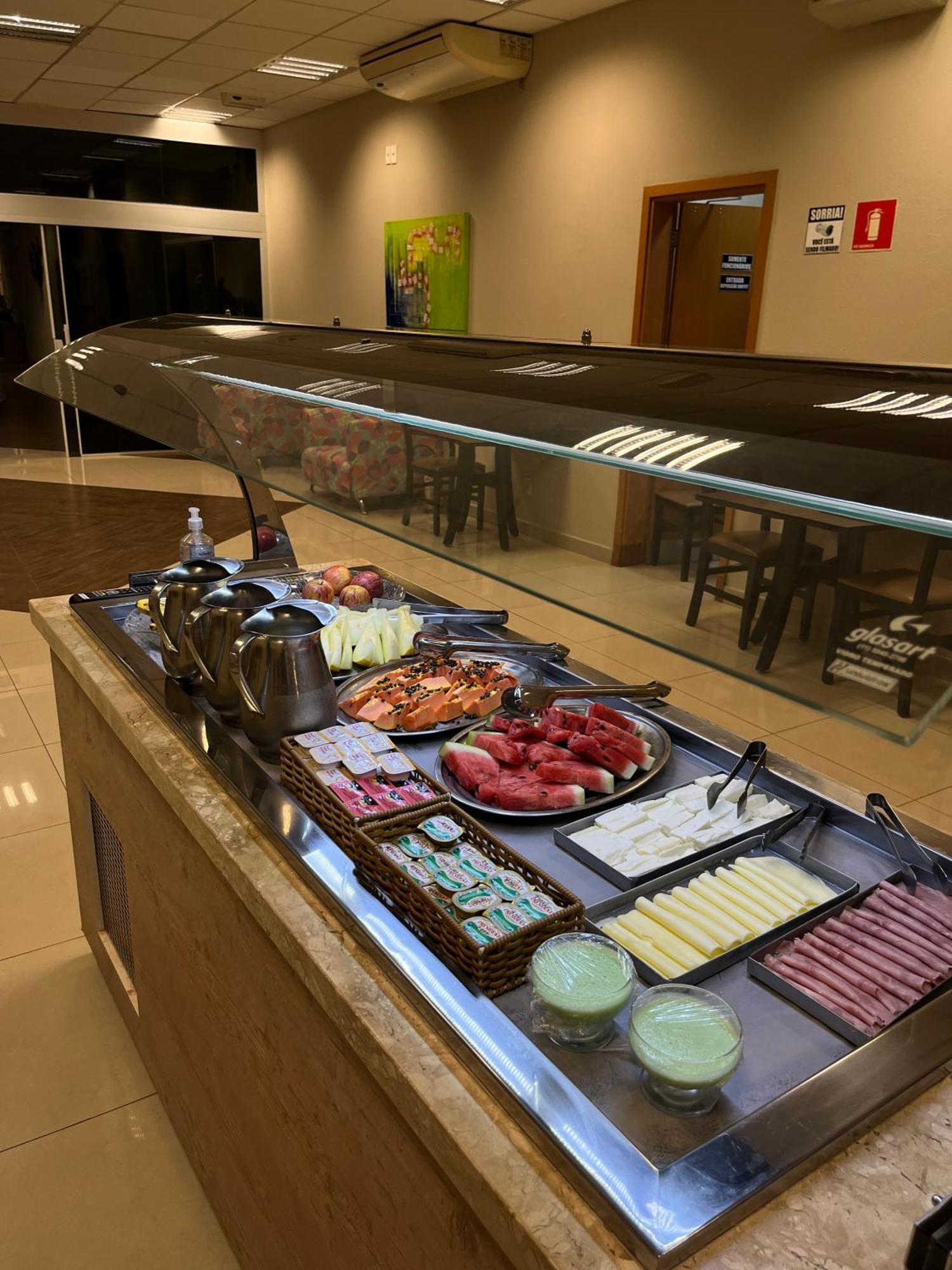 Onix Inn Hotel Cravinhos Экстерьер фото
