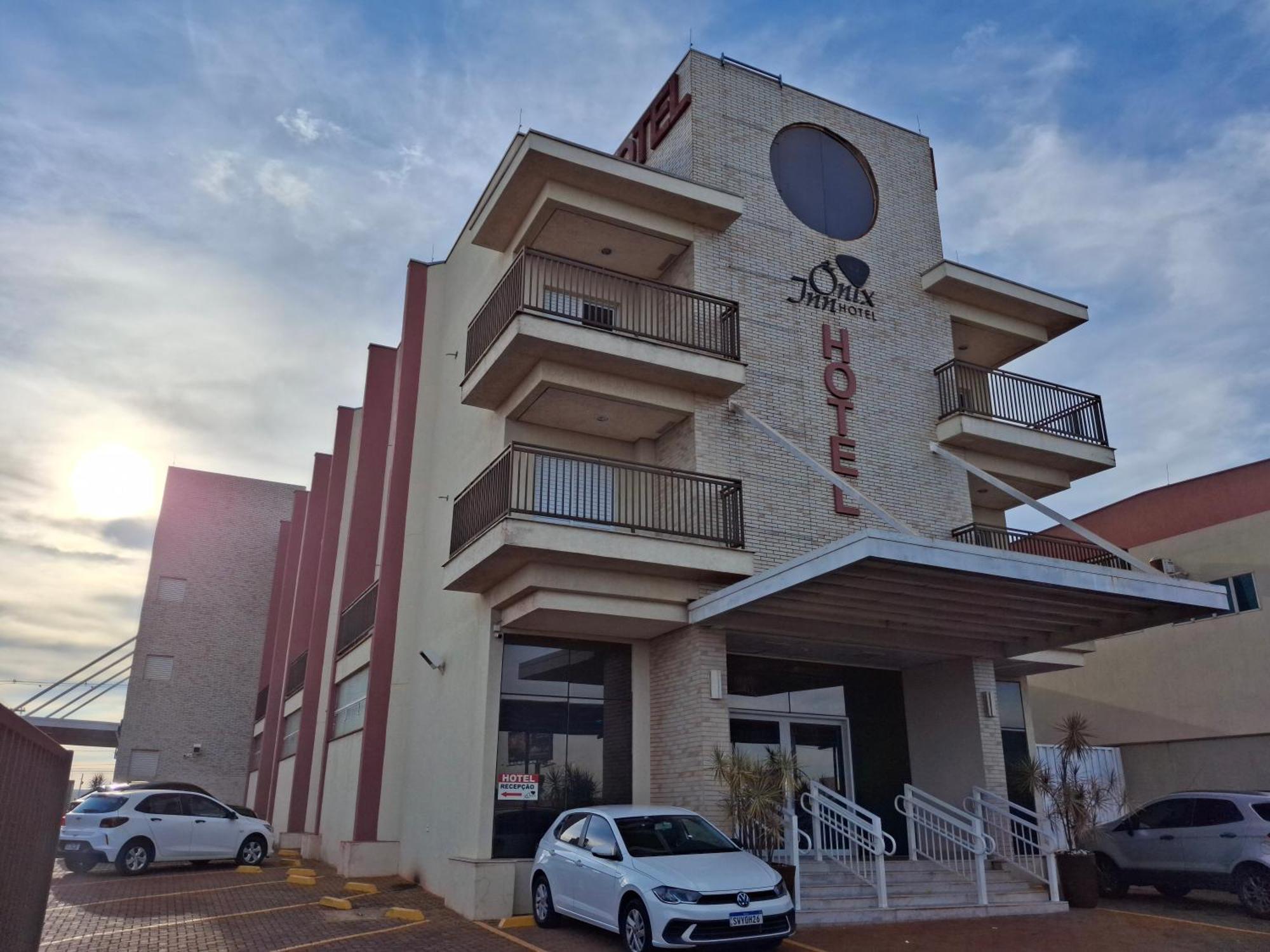 Onix Inn Hotel Cravinhos Экстерьер фото